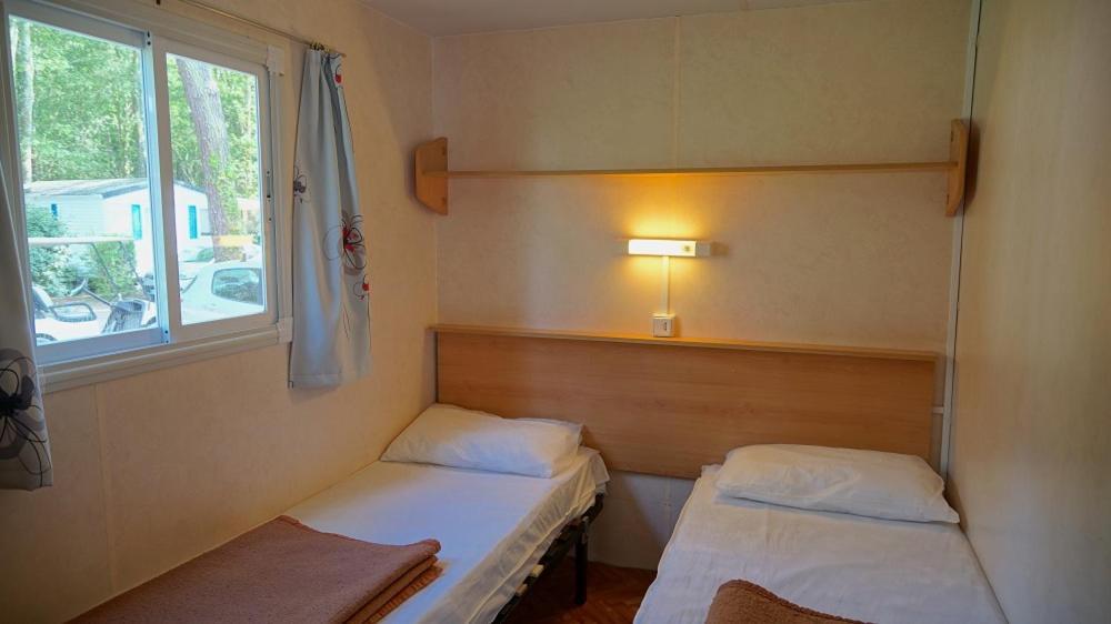 Hotel Les Pins De La Coubre Les Mathes Habitación foto